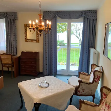 Strand-cafe Mit Gaestehaus Charlotte 3* Langenargen