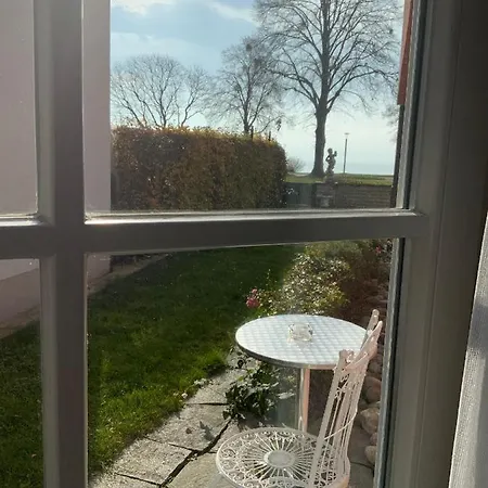 Strand-cafe Mit Gaestehaus Charlotte Лангенарген