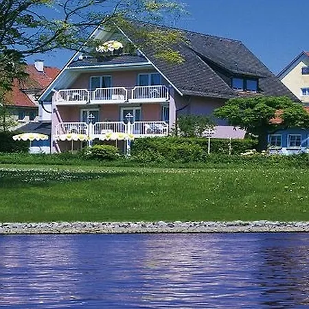 Strand-cafe Mit Gaestehaus Charlotte Penzion Langenargen